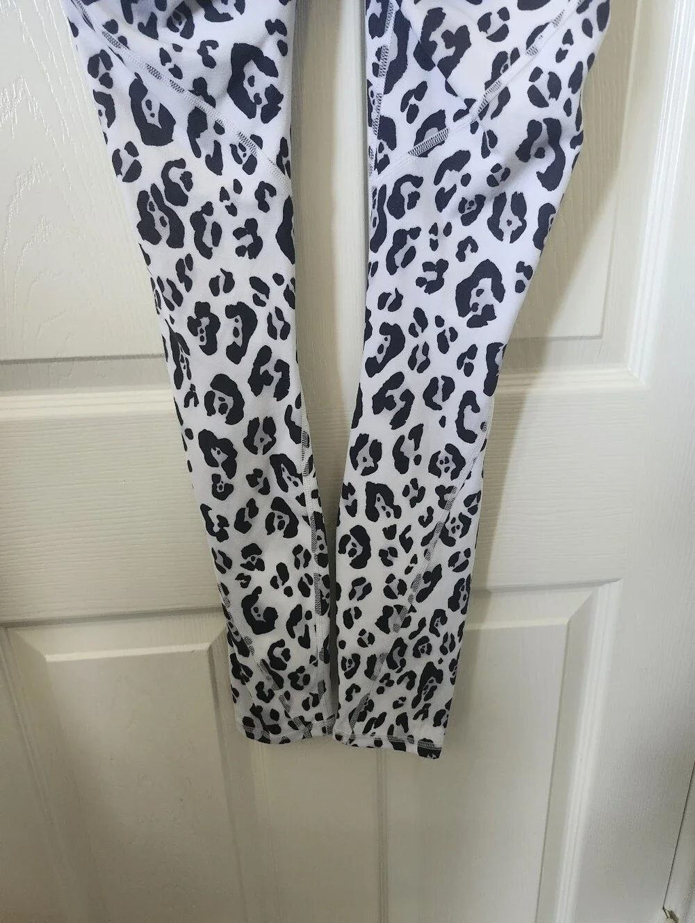 Fabletics Oasis White Leopard Print Leggings - Black Spot Pattern